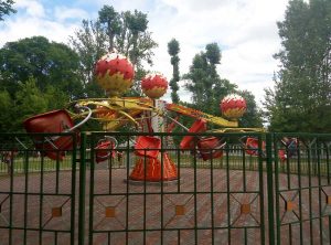 Аттракционы в парке
