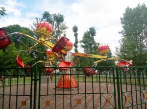 Аттракционы в парке